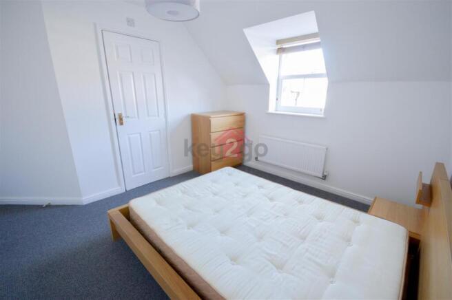 2 bed Flat to rent Image 10