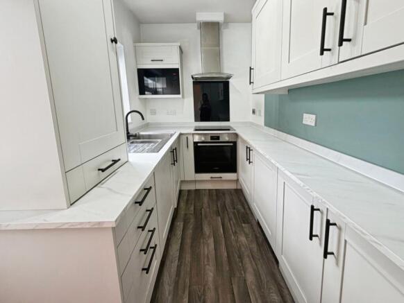2 bed Terraced to rent Image 7