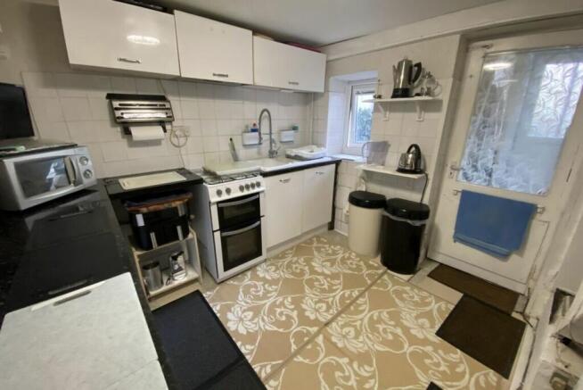 Kitchen (lower ground floor)