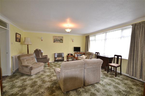 LOUNGE/DINING AREA::