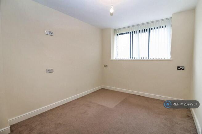 2 bed Flat to rent Image 5
