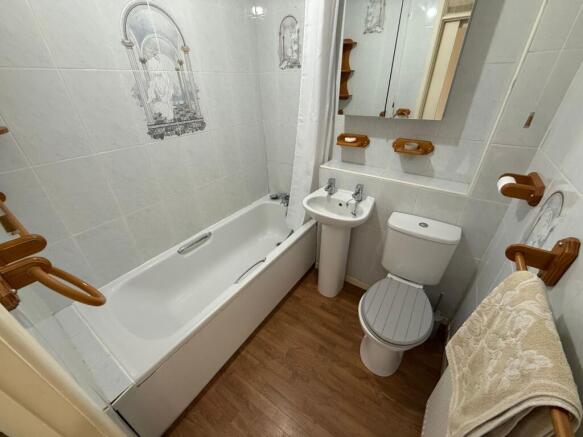 3 bed Terraced for sale Image 10