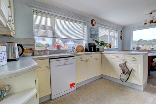 Kitchen .2.jpg