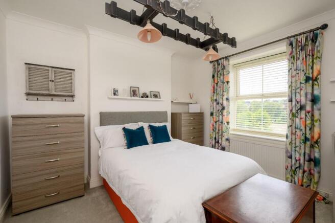 4 bed House for sale Image 10