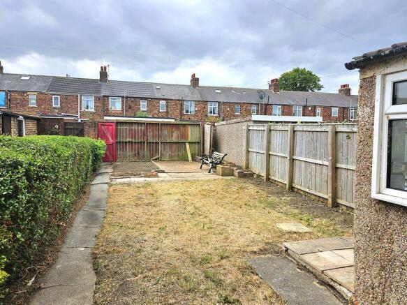 3 bed Terraced to rent Image 12