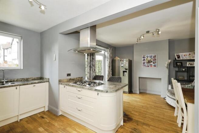 3 bed Semi-Detached for sale Image 4