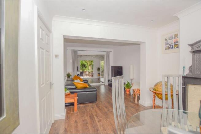 Lounge/Dining Room