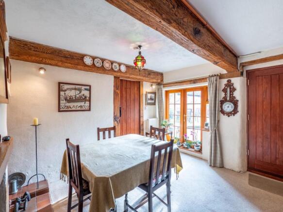 DINING ROOM.jpg