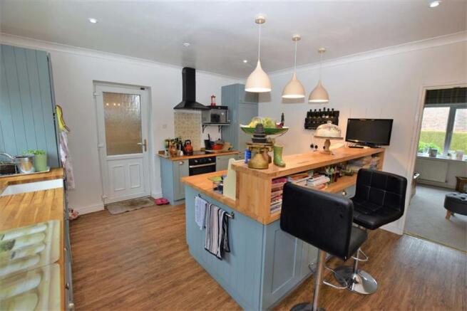 KITCHEN/DINING ROOM