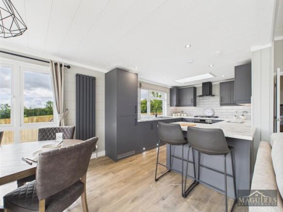 5 Ithon Valley Park, Ithon Valley Lodge Park, Crossgates, Llandrindod Wells, Powys, LD1 6RF photo 5