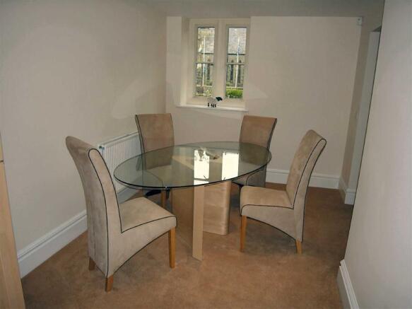 KITCHEN / DINING ROO