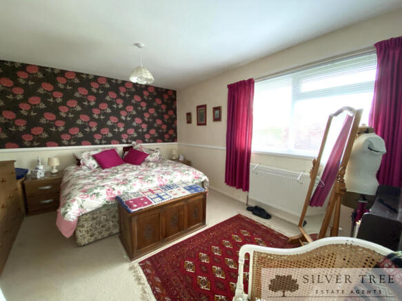 4 bed Detached Bungalow for sale Image 9