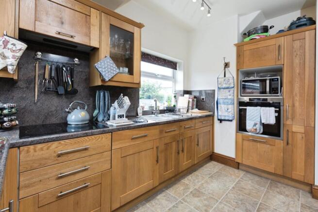 3 bed Semi-Detached for sale Image 11