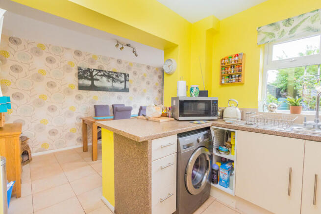 Kitchen/Breakfast...