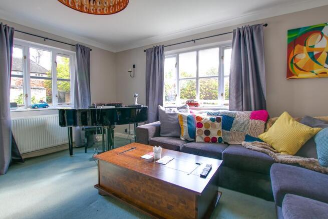 7_April House_living_web.jpg
