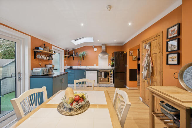 Kitchen/ Dining Room