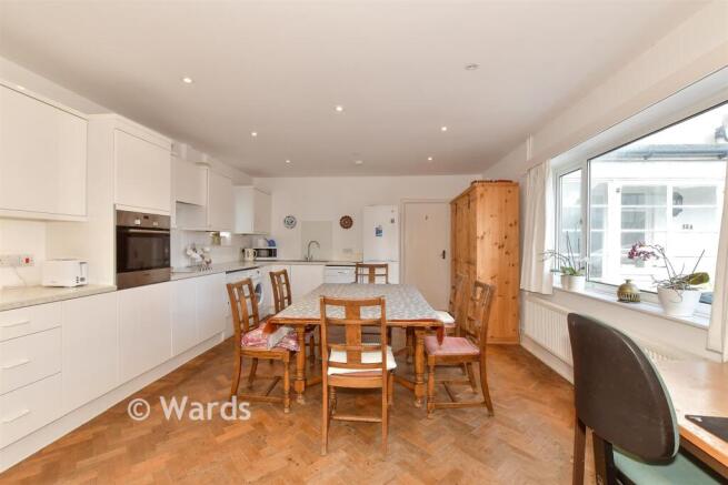 Kitchen/ Breakfast Room