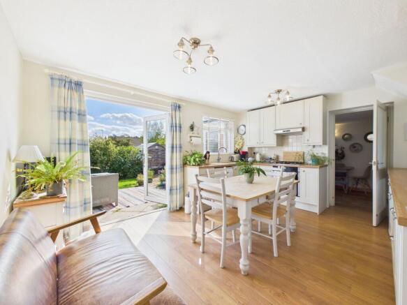Kitchen/ Dining room