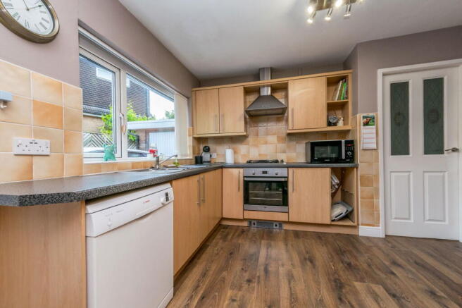 5 bed Detached for sale Image 6