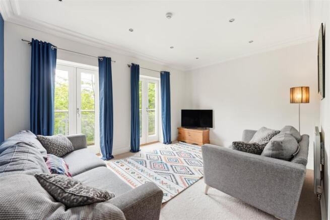 5 bed Town House for sale Image 8