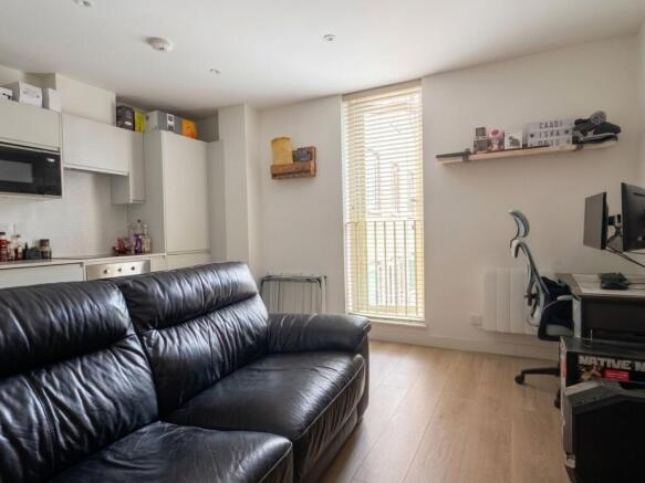 Kitchen/ Living Room