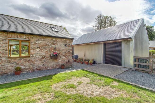 Garage/Outbuilding