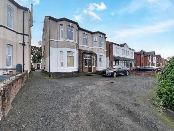2-bed flat on Hampton Road, Southport, Sefton, £150,000