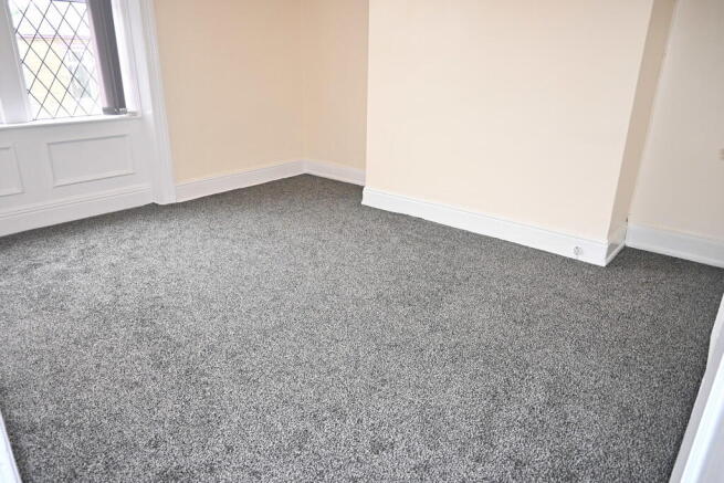 2 bed Terraced to rent Image 6
