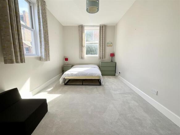 2 bed Flat to rent Image 8