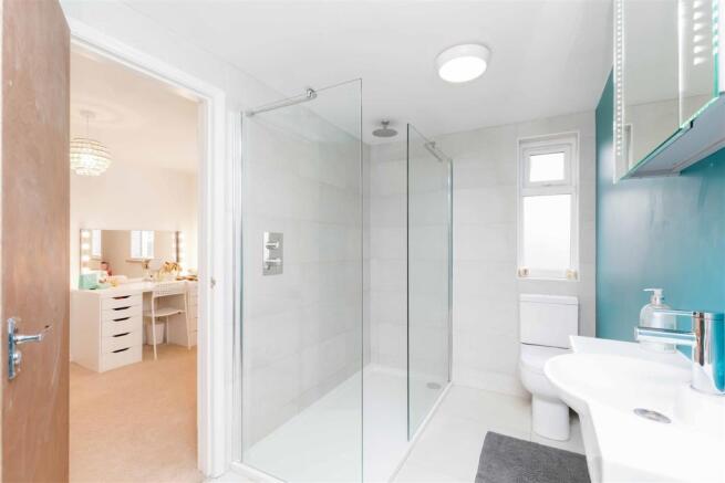 Jack and Jill shower room/WC