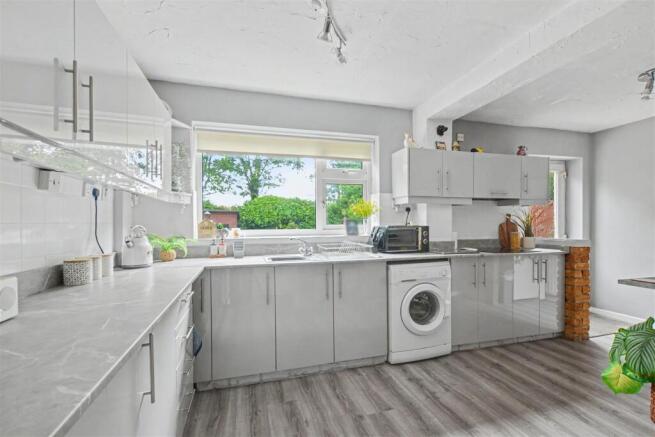 Kitchen_1.jpeg