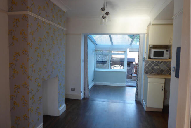 Diner through to Conservatory