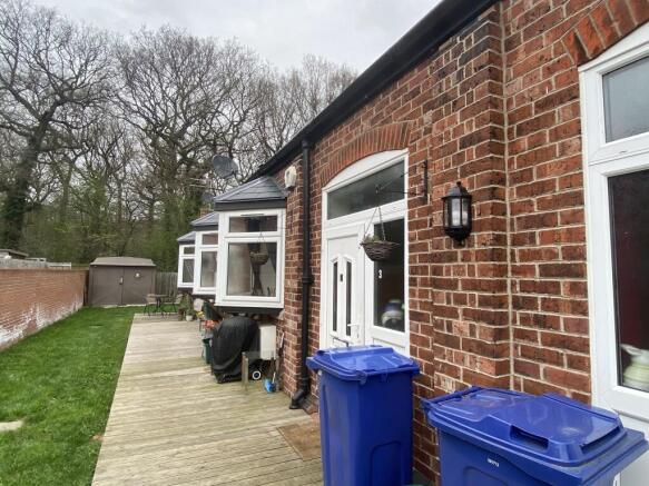 3 bed Apartment to rent Image 8