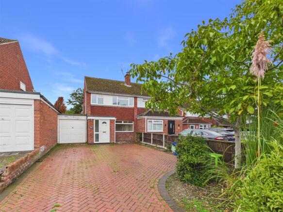 3-bed semi-detached on Breidden Way, Bayston Hill, Shrewsbury, £250,000