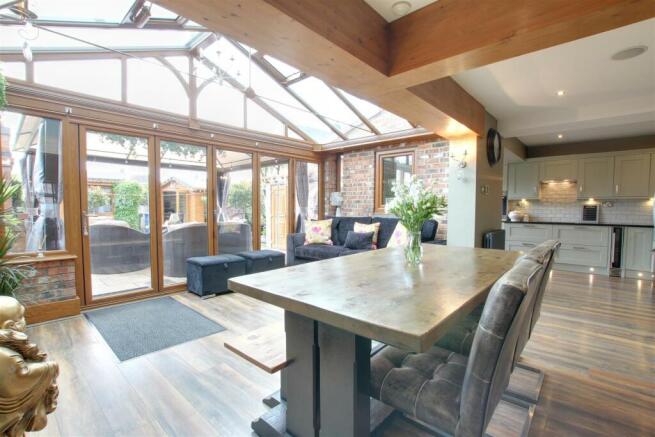 GARDEN ROOM