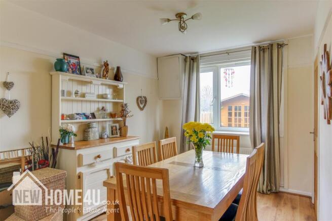 DINING ROOM: