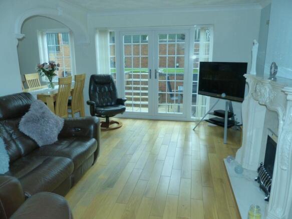 lounge/dining ...
