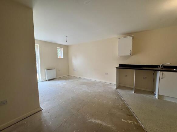 003 Kitchen (2)