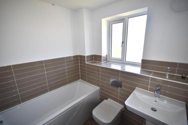 5 bed Detached for sale Image 8
