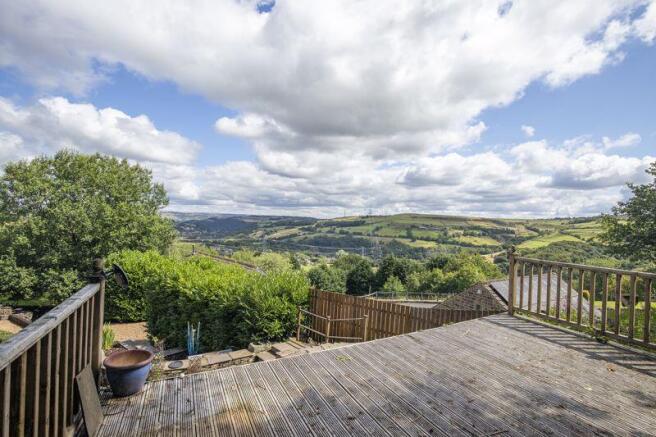 4 bed Detached to rent Image 4