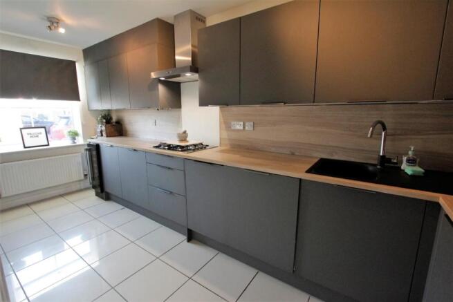 Kitchen (2).JPG