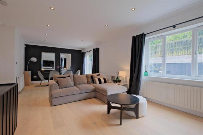 Living Room / Dining