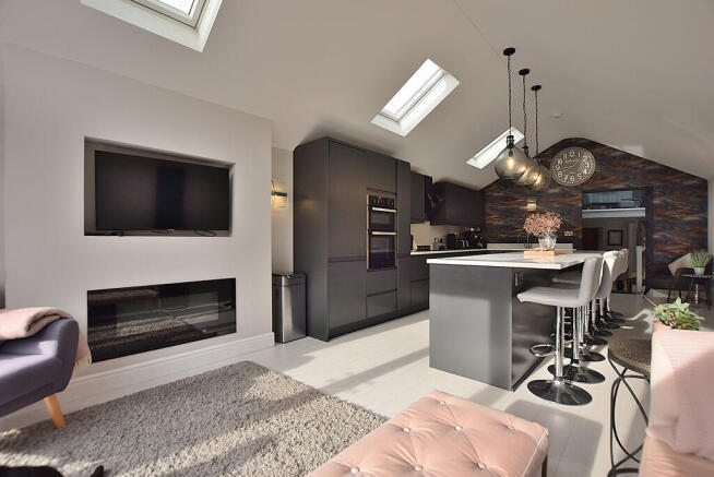 4 bed Cottage for sale Image 5
