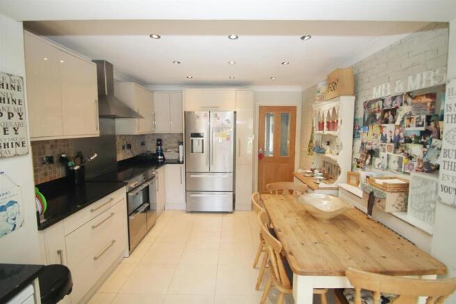 Kitchen_3_bright.JPG