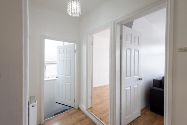 2 bed Flat to rent Image 4