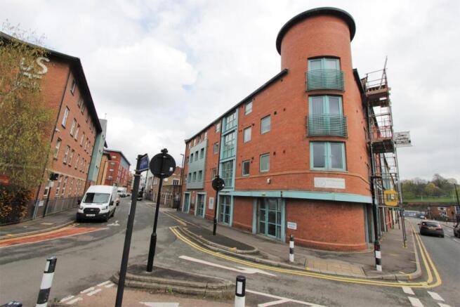2 bed Apartment to rent Image 5