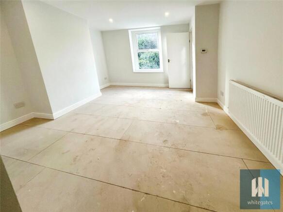 2 bed Terraced to rent Image 5