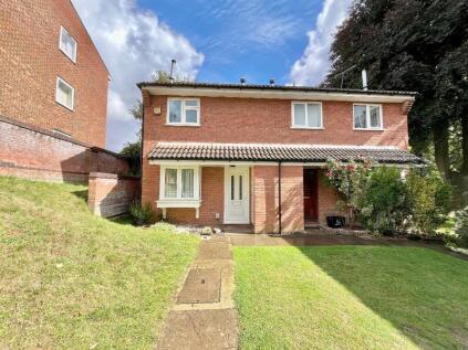 Moorland Gardens, Luton, LU2