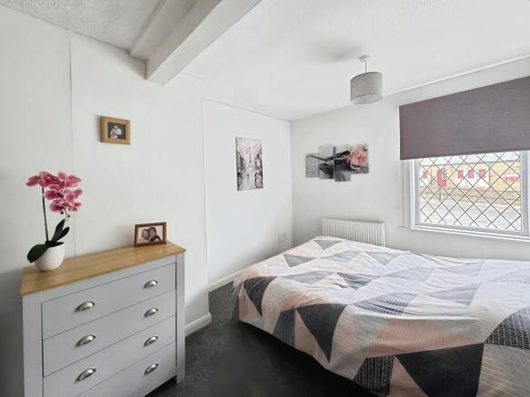 5 bed Detached for sale Image 9