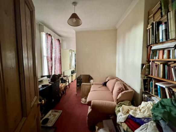 6 bed House for sale Image 7